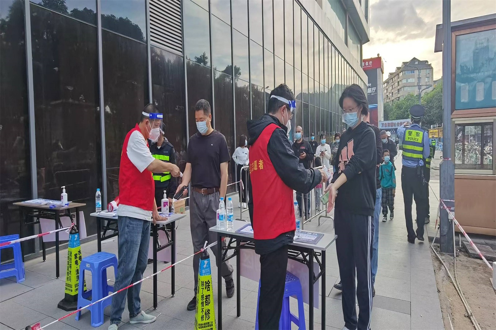 万科金域中央志愿者活动3.jpg 万科金域中央志愿者活动3.jpg