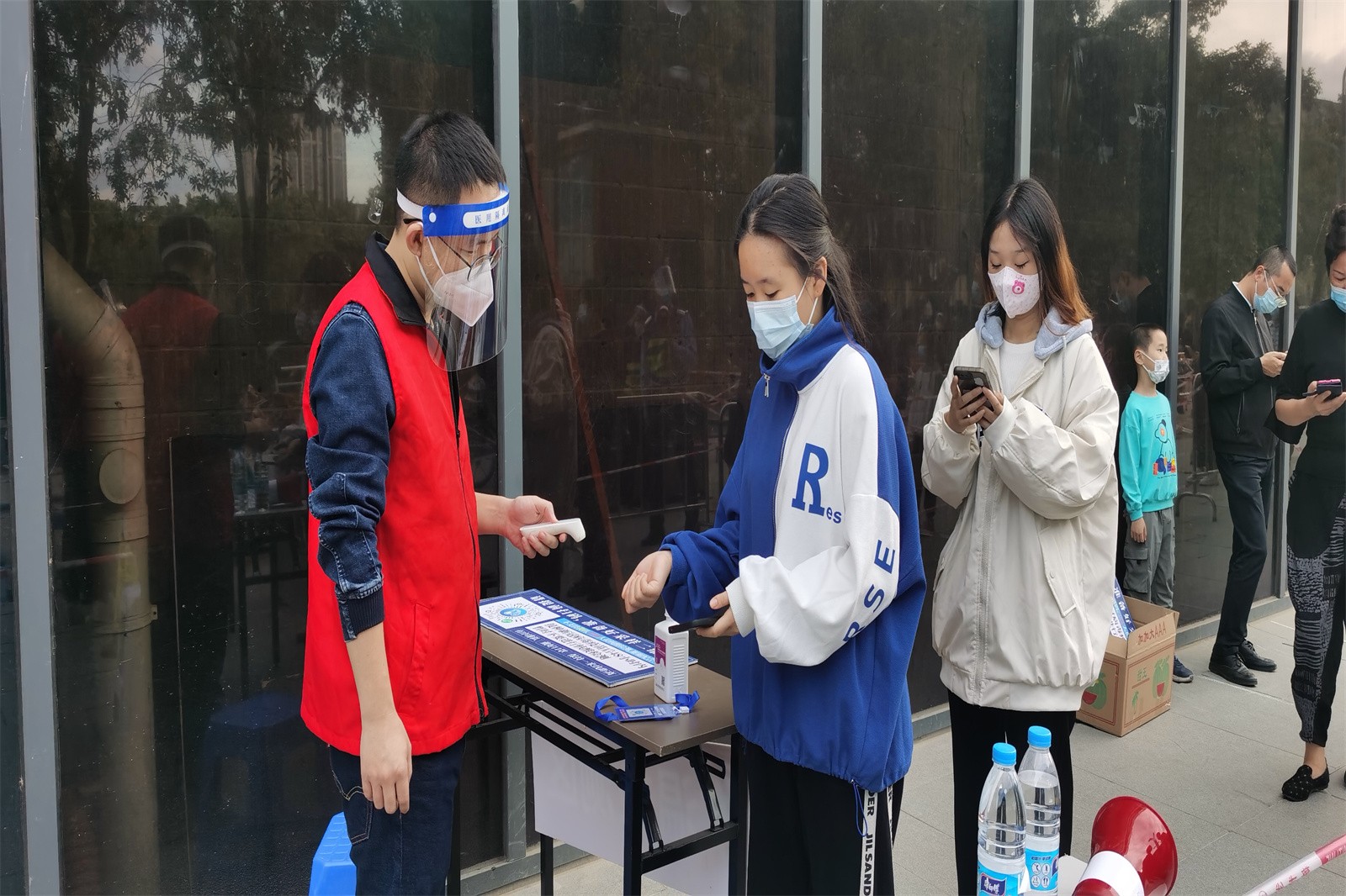 万科金域中央志愿者活动2.jpg 万科金域中央志愿者活动2.jpg