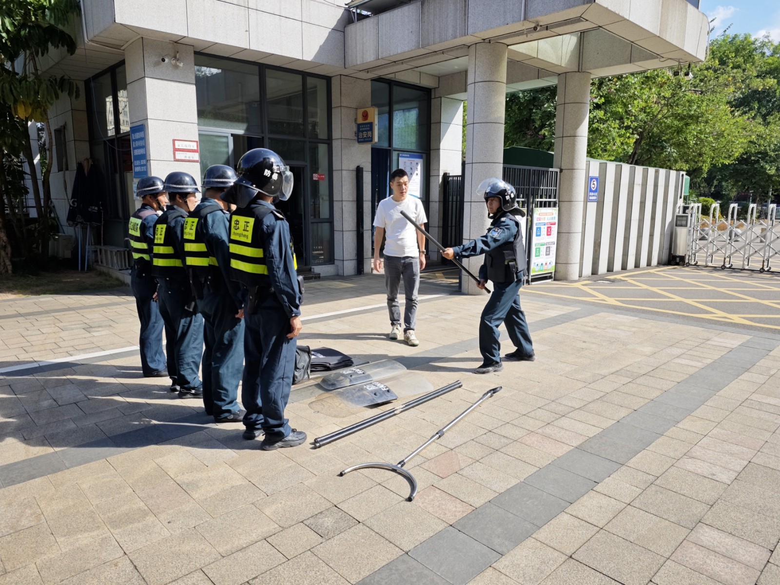 鳌峰学校安全培训演练2_副本.jpg