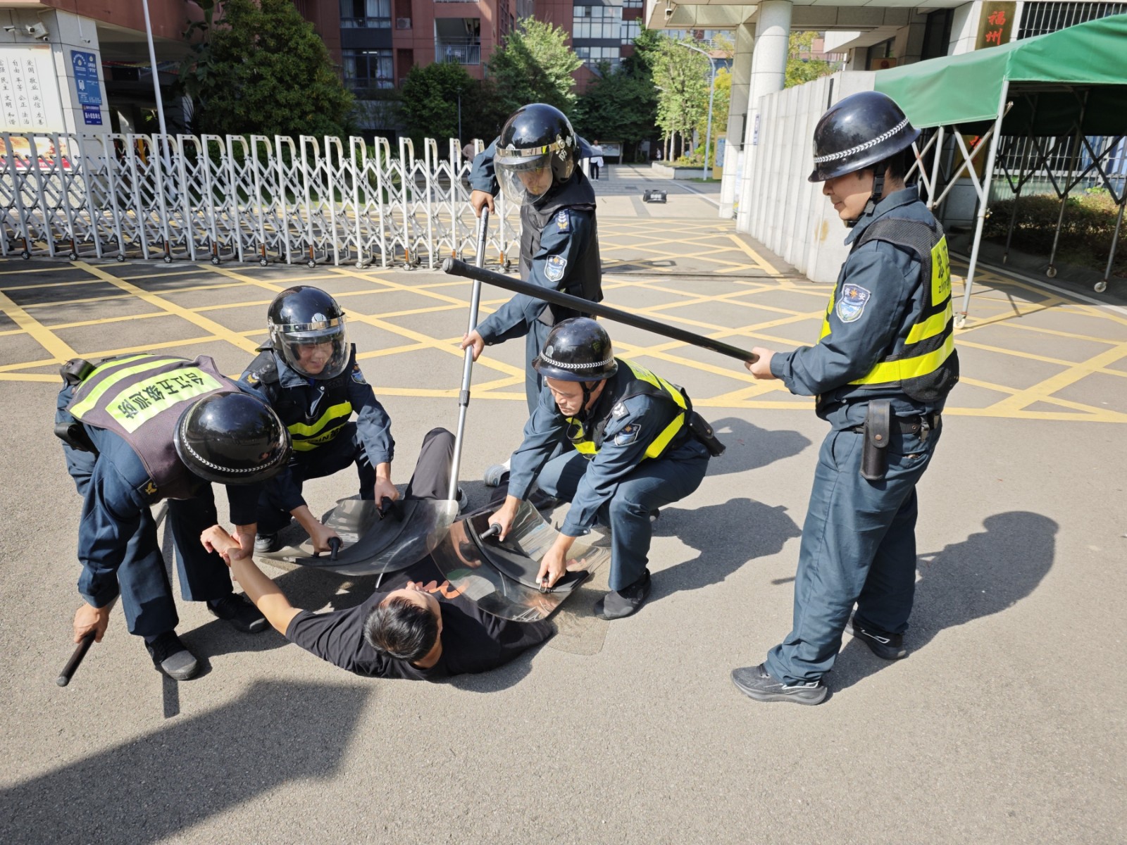 鳌峰学校安全培训演练3_副本.jpg